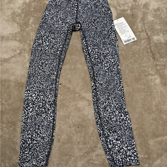 lululemon athletica Black and White Patterned Leggings - Picture 3 of 6